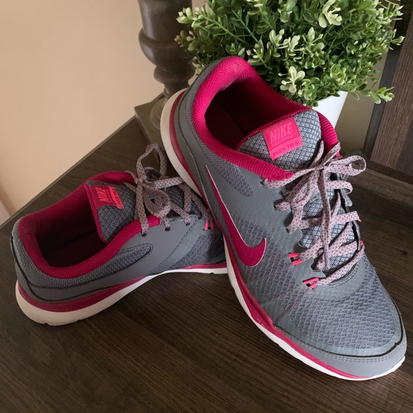 Nike Shoes - Nike Flex TRS running shoes